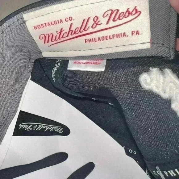 NWT Mitchell & Ness Cleveland Cavaliers logo hat - Picture 4 of 6